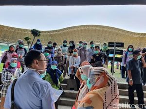 Petugas Medis di Bekasi Tes Kesehatan Sebelum Rapid Test Corona Door to Door