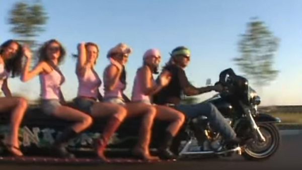 Wujud Harley-Davidson Panjang yang Bisa Tampung 9 Penumpang