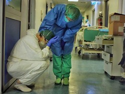 Kisah Perawat yang Tangani Pasien Corona di Rumah Sakit Italia