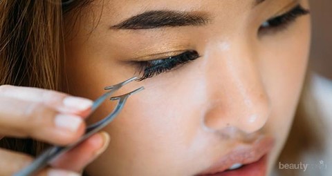 7 Kesalahan Makeup Yang Membuat Mata Terlihat Lebih Kecil 7 Kesalahan Makeup Yang Membuat Mata Terlihat Lebih Kecil