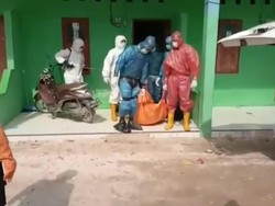 Viral Evakuasi Jenazah Pakai Jas Hujan di Kendari, Ini Faktanya