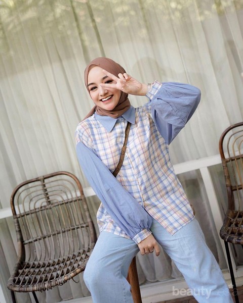 Tampil Lebih Oke Setiap Saat, Ini Ide Plaid Outfit ala Antik Arifani