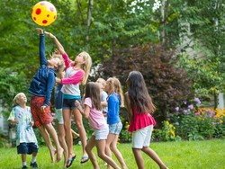 Pandemi Virus Corona, Bolehkah Kita Biarkan Anak Bermain dengan Temannya?