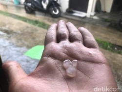Hujan Es Guyur Kawasan Dipatiukur Bandung, Begini Penjelasan BMKG