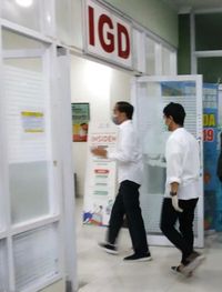 Presiden Jokowi saat tiba di rumah sakit