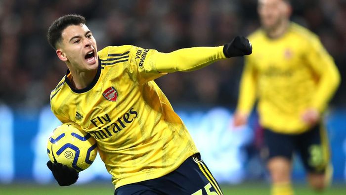 Martinelli LONDON, ENGLAND - DECEMBER 09: Gabriel Martinelli of Arsenal celebrates after scoring his sides first goal during the Premier League match between West Ham United and Arsenal FC at London Stadium on December 09, 2019 in London, United Kingdom. (Photo by Julian Finney/Getty Images)