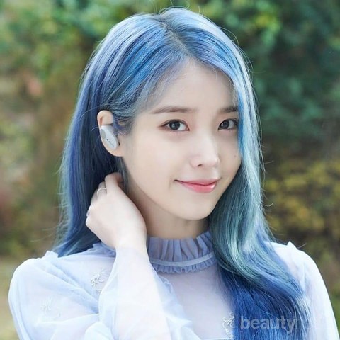  Biru  Klasik Jadi Tren Warna  Rambut  Hingga Fashion 2021