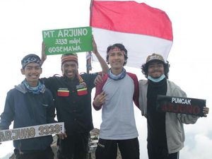 Lelah Dibayar Tuntas di Puncak Gunung Arjuno