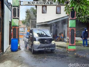 Tangkal Corona, Gapura Ini Dilengkapi Penyemprot Disinfektan Otomatis