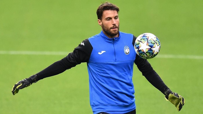 MANCHESTER, ENGLAND - OCTOBER 21: Marco Sportiello of Atalanta in action during a training session ahead of the UEFA Champions League Group C match against Manchester City at Etihad Stadium on October 21, 2019 in Manchester, England. (Photo by Nathan Stirk/Getty Images)
