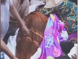 Video Keluarga Nekat Bawa Jenazah PDP Corona Pulang untuk Dikuburkan