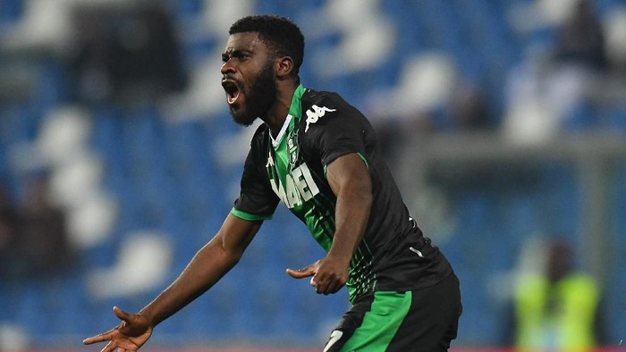 REGGIO NELLEMILIA, ITALY - JANUARY 18:  Jeremie Boga of US Sassuolo  celebrates after scoring the 1-1 goal during the Serie A match between US Sassuolo and  Torino FC at Mapei Stadium - Città  del Tricolore on January 18, 2020 in Reggio nellEmilia, Italy  (Photo by Alessandro Sabattini/Getty Images)