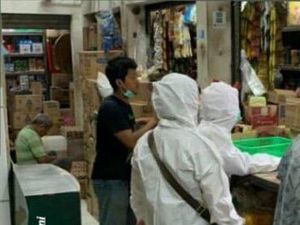 Viral Belanja ke Pasar Pakai Hazmat Bikin Netizen Emosi