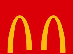 Keren! Logo McDonalds hingga Coca-Cola Pun Jaga Jarak