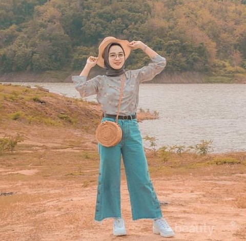 Pakai Celana  Jeans  ke Kondangan Coba Intip 5 Padu Padan 