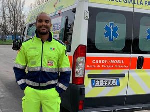 Terdepan Perangi Corona, Atlet Ini Rela Nyetir Ambulans 13 Jam