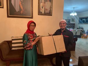 Kenang Ibunda Jokowi, Ustaz Yusuf Mansur Sedih Tak Bisa Melayat