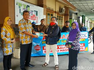 Salut! Komunitas Penjahit Sumbang 300 Masker untuk RSUD Ciamis