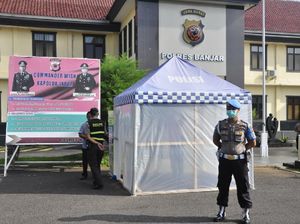 Waspada Corona, Polres Banjar Siagakan Bilik Disinfektan untuk Pengunjung Waspada Corona, Polres Banjar Siagakan Bilik Disinfektan untuk Pengunjung