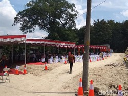 Melihat Persiapan Pemakaman Ibunda Jokowi, Pelayat Dicek Suhu Tubuh