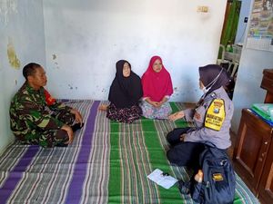 Door to door, Bhabinkamtibmas Banyuwangi Minta Warga yang Gelar Hajatan Ditunda