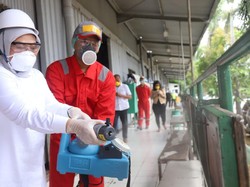 Menaker Dorong Perusahaan Semprot Disinfektan di Tempat Kerja