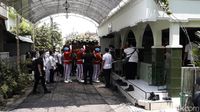 Momen Jenazah Ibunda Jokowi Disalatkan di Masjid Baiturrahman Solo