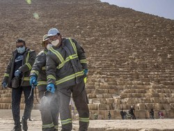 Piramida Mesir Disemprot Disinfektan Cegah Corona