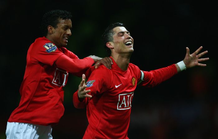 Cristiano Ronaldo dan Nani MANCHESTER, UNITED KINGDOM - MARCH 19: Cristiano Ronaldo of Manchester United celebrates with Luis Nani (L) as he scores their second goal during the Barclays Premier League match between Manchester United and Bolton Wanderers at Old Trafford on March 19, 2008 in Manchester, England. (Photo by Alex Livesey/Getty Images)