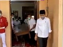 Video Raut Wajah Jokowi Melepas Kepergian Ibunda Tercinta