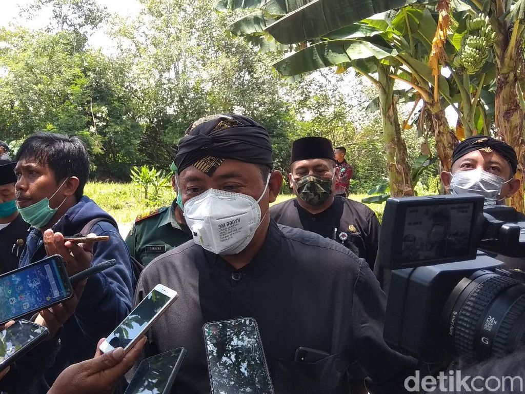 Dalih Bupati Karanganyar Izinkan Salat Id di Alun-alun: Ini Momen Bersejarah Dalih Bupati Karanganyar Izinkan Salat Id di Alun-alun: Ini Momen Bersejarah