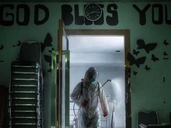 Kisah-kisah Mengharukan Saling Tolong di Tengah Pandemi COVID-19