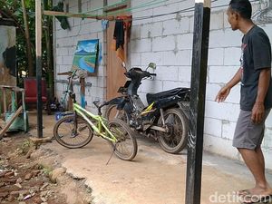 Warga Dengar 4 Tembakan Saat Densus Bekuk Terduga Teroris di Batang Warga Dengar 4 Tembakan Saat Densus Bekuk Terduga Teroris di Batang