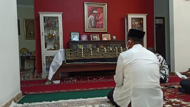 Melayat ke Solo, Eks Mentan Andi Kenang Pesan Menyentuh Ibunda Jokowi Melayat ke Solo, Eks Mentan Andi Kenang Pesan Menyentuh Ibunda Jokowi