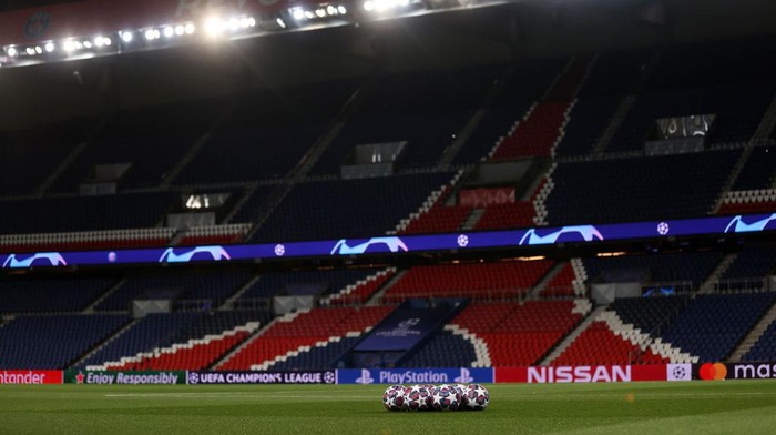 PARIS, FRANCE - MARCH 11: (FREE FOR EDITORIAL USE) In this handout image provided by UEFA, The match balls are seen prior to the UEFA Champions League round of 16 second leg match between Paris Saint-Germain and Borussia Dortmund at Parc des Princes on March 11, 2020 in Paris, France. The match is played behind closed doors as a precaution against the spread of COVID-19 (Coronavirus). (Photo by UEFA - Handout/UEFA via Getty Images)