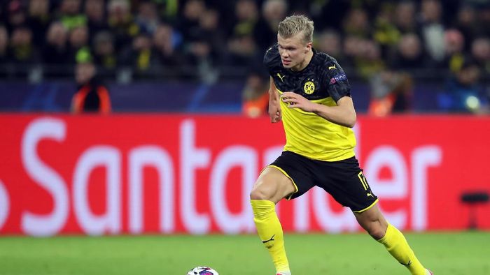 Erling Braut Haaland DORTMUND, GERMANY - FEBRUARY 18: Erling Haaland of Dortmund controls the ball during the UEFA Champions League round of 16 first leg match between Borussia Dortmund and Paris Saint-Germain at Signal Iduna Park on February 18, 2020 in Dortmund, Germany. (Photo by Alex Grimm/Getty Images)