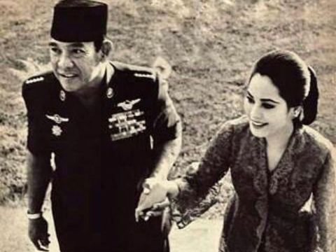 Soekarno dan istri ke-6, Ratna Sari Dewi