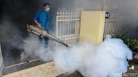 Cegah DBD Warga Pondok Karya Lakukan Fogging