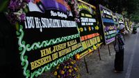 SBY Hingga JK Kirim Karangan Bunga untuk Ibunda Jokowi