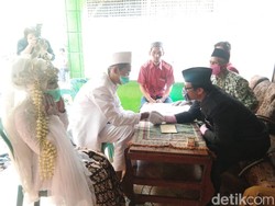 Begini Cara Petugas KUA Menikahkan Calon Pengantin Saat Corona Mewabah