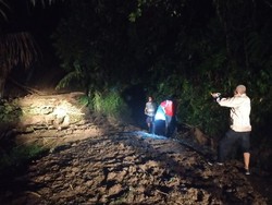 Tebing Longsor, Akses Jalan Penghubung Cianjur-Bandung Terputus