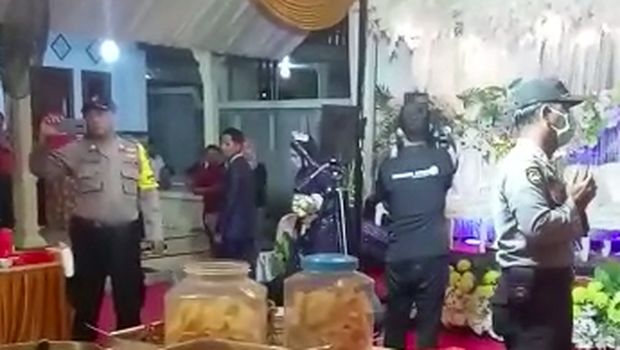 Pernikahan dibubarkan polisi