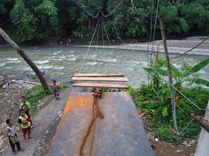 DLH Duga Ikan di Sungai Cikaniki Bogor Mati Gegara Aktivitas Tambang Ilegal DLH Duga Ikan di Sungai Cikaniki Bogor Mati Gegara Aktivitas Tambang Ilegal