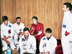 Panggung Bergetar Jadi Alasan BMTH Tak Lanjut Konser di Jakarta Panggung Bergetar Jadi Alasan BMTH Tak Lanjut Konser di Jakarta