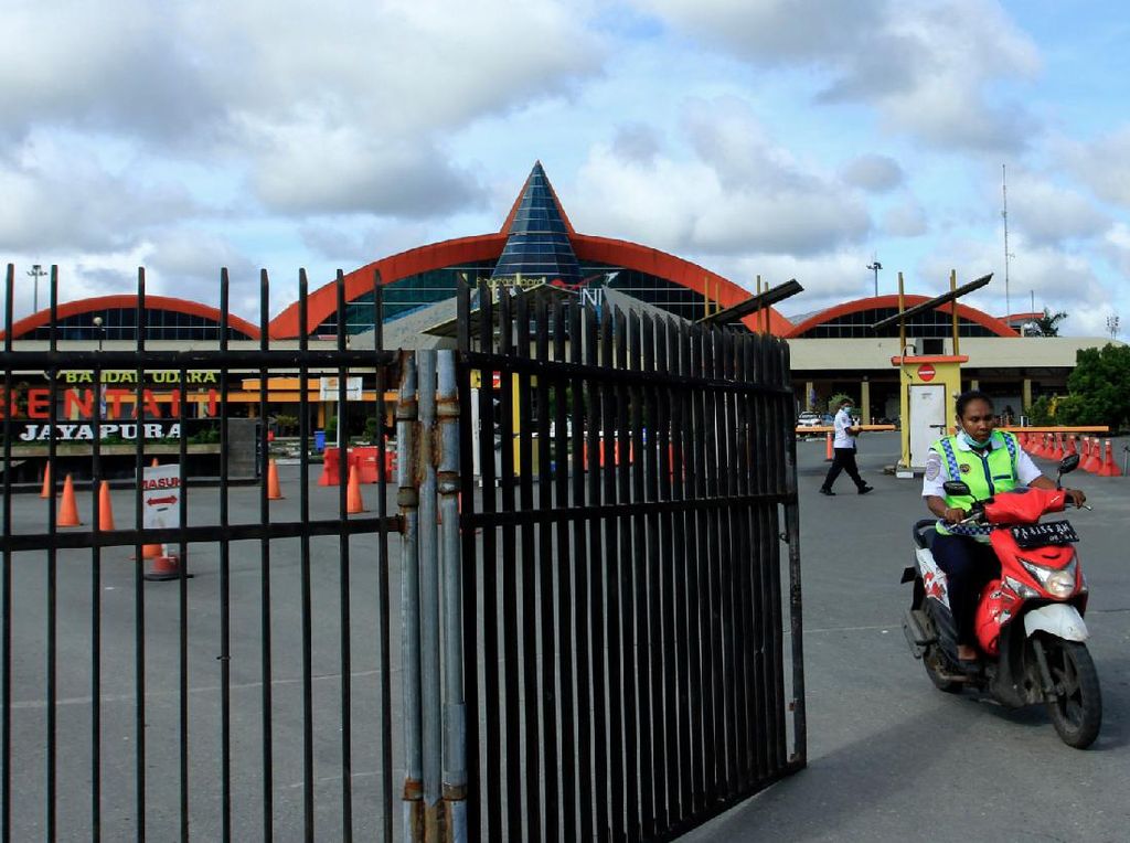 Enggak Mau Kalah, Emak-emak di Papua Juga Geber Motor Matic Enggak Mau Kalah, Emak-emak di Papua Juga Geber Motor Matic