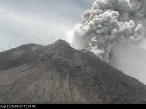 Gunung Merapi Erupsi, Hujan Abu Guyur Wilayah Lereng di Boyolali