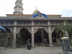 Masjid di Jombang Ini Tiadakan Salat Jumat, Warga Salat Zuhur di Rumah