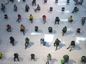 Sudah Terapkan Jaga Jarak, Kenapa Masih Bisa Terinfeksi Corona? Sudah Terapkan Jaga Jarak, Kenapa Masih Bisa Terinfeksi Corona?