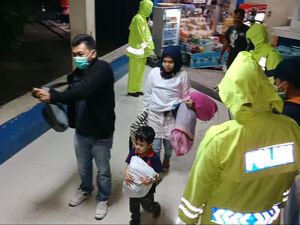 Gelombang Mudik Saat Wabah Corona, Polisi Pacitan Sterilisasi Bus dan Penumpang