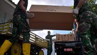 Melihat Pendistribusian APD COVID-19 ke Berbagai Daerah Indonesia